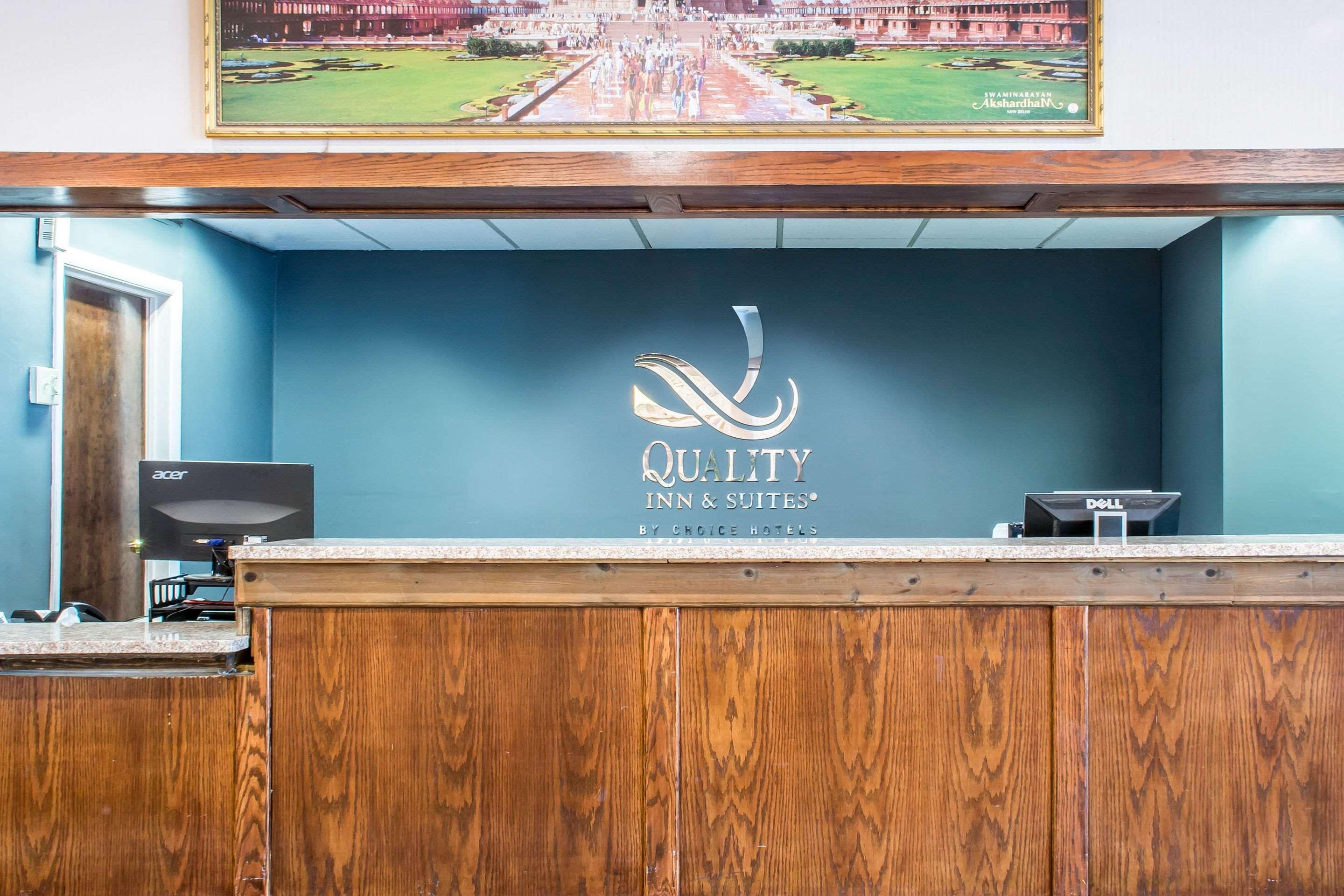 Quality Inn & Suites Palm Island Indoor Waterpark Батавия Экстерьер фото